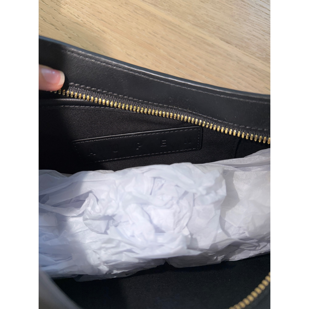 Aupen Black Handbag - Picture 4 of 5